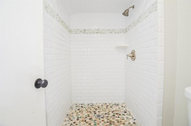 Building Photo - 22118 Fincastle Dr