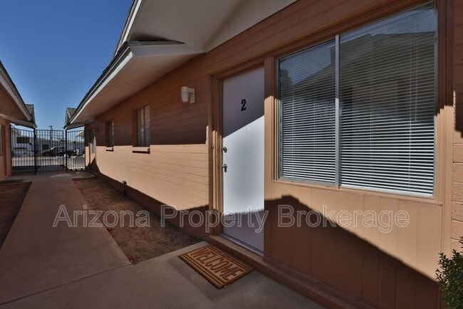 Building Photo - 1702 W Vogel Ave