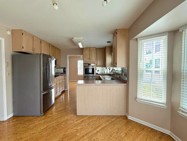 Building Photo - 991 Sweetflower Dr