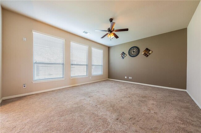 Building Photo - 2005 Santa barbara Ct