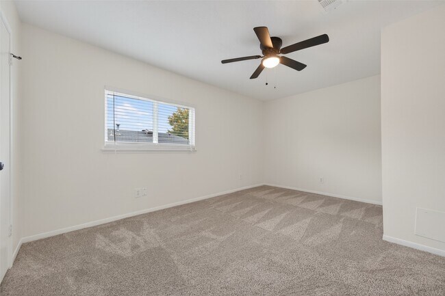 Building Photo - 10706 Lazy Meadows Dr