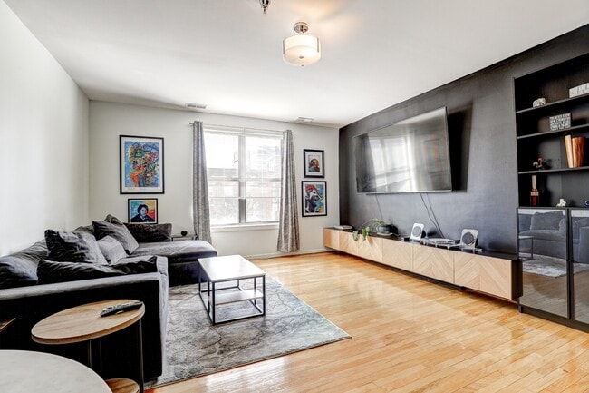 Building Photo - 1726 Aliceanna St