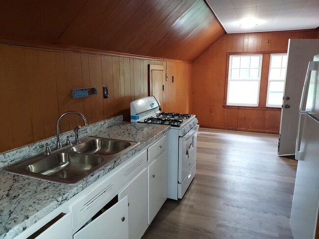 Building Photo - 318-320 Durnan St