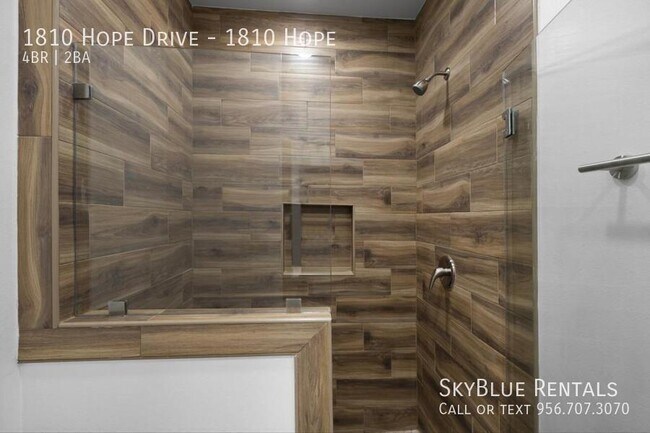 Building Photo - 1810 Hope Dr