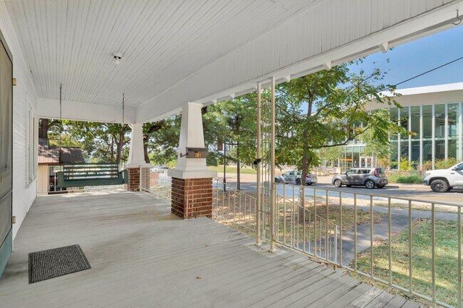 Building Photo - 202 S School Ave