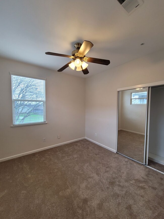 Building Photo - Beautiful 4-Bedroom Brentwood Home on Corn...