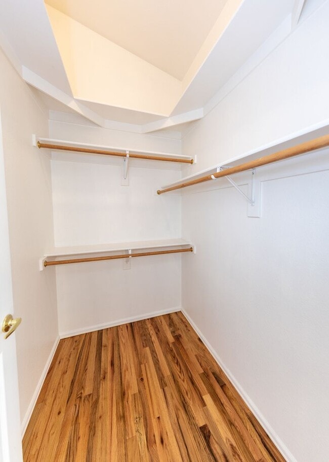 Building Photo - 4 Bed Rancher in District 20!!!