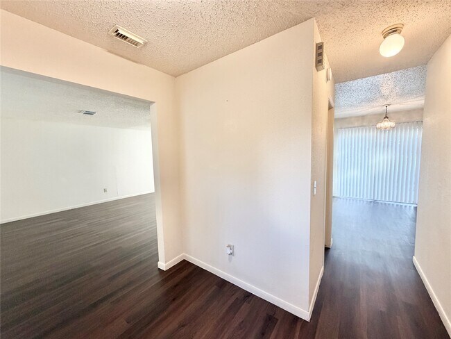 Building Photo - 17210 Colony Creek Dr