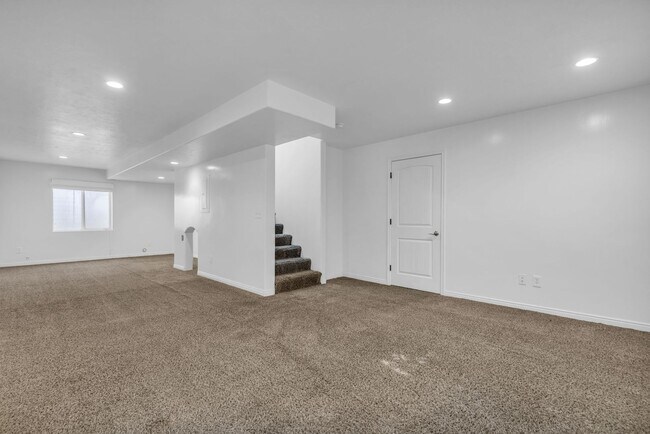 Building Photo - Beautiful 4 Bedroom 2.5 Bath Home in Lehi near Thanksgiving Point!