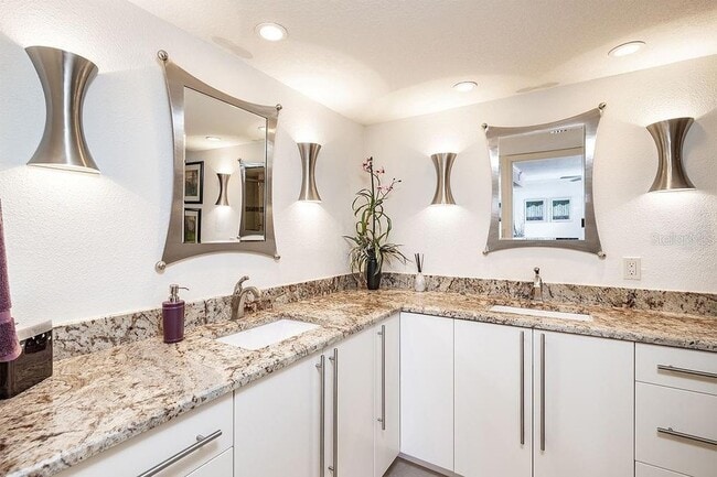 Building Photo - 9425 Blind Pass Rd