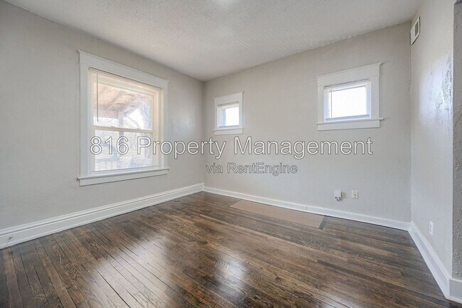 Building Photo - 2416 E 22nd St