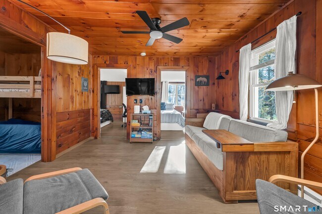 Building Photo - 12 Park Rd