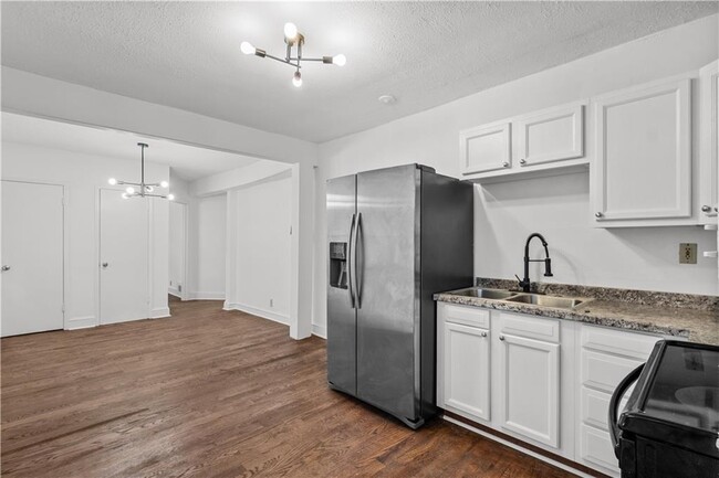 Building Photo - 3996 Campbellton Rd SW