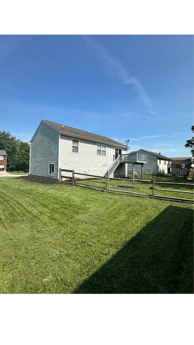Building Photo - 6536 Oak Crest Dr