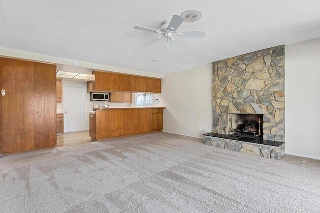 Building Photo - 1304 San Julian Dr