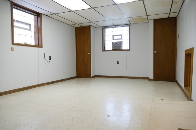Building Photo - 2423 Elm St