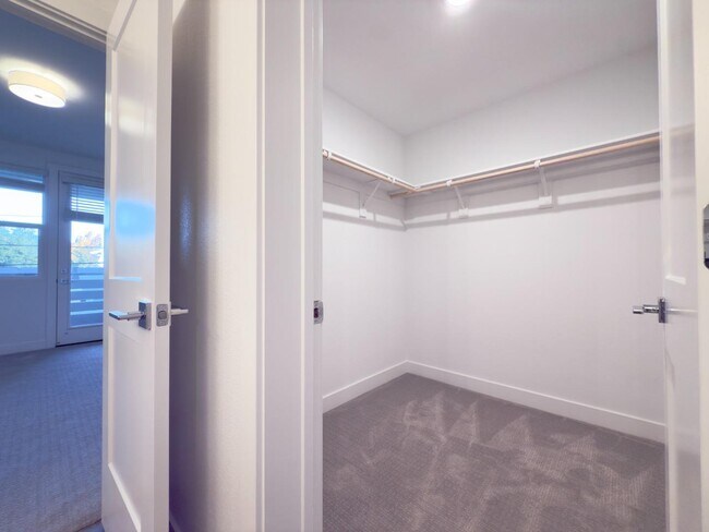 Building Photo - 1303 Besra Ter