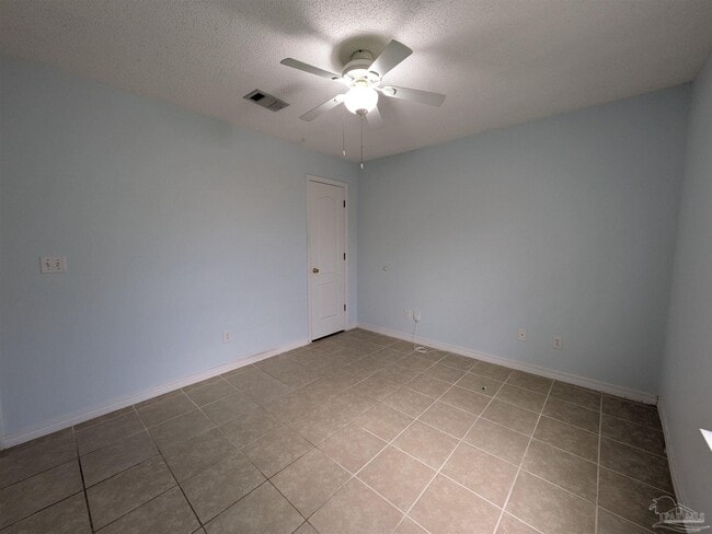 Building Photo - 3359 Green Briar Cir