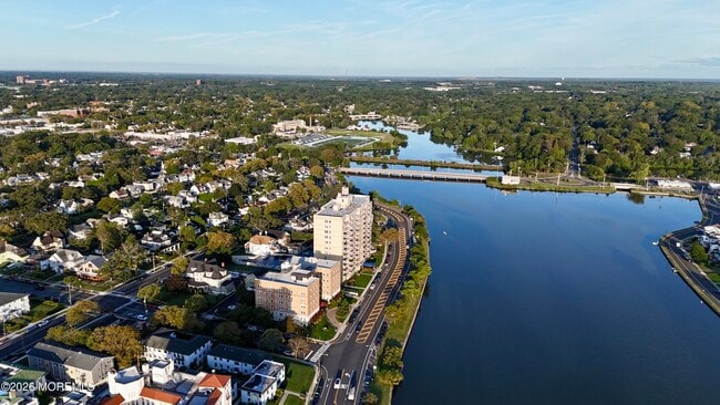 Building Photo - 500 Deal Lake Dr