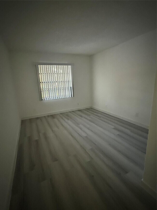 Building Photo - 3037 NW 92nd Ave