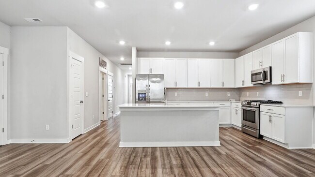 Building Photo - Limited-time offer: Reduced security deposit for well-qualified applicants. Spacious 4BR/3BA home...