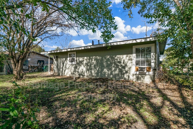 Building Photo - 1222 W Thorain Blvd