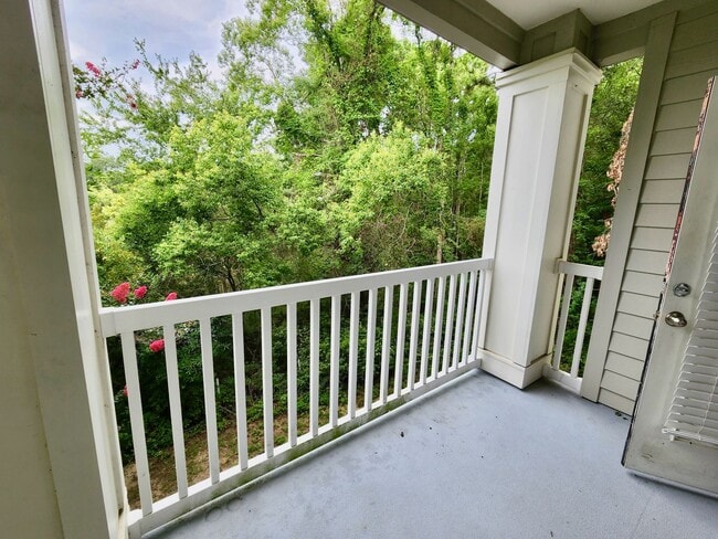 Building Photo - Two bedroom condo with garage - James Island