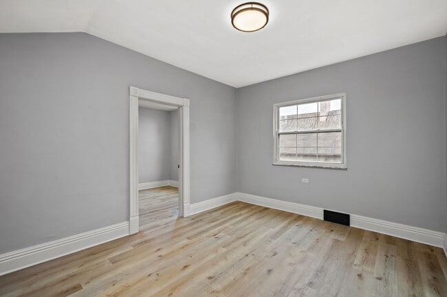 Building Photo - Stunning 3 bedroom home in McKees Rocks available April 15!