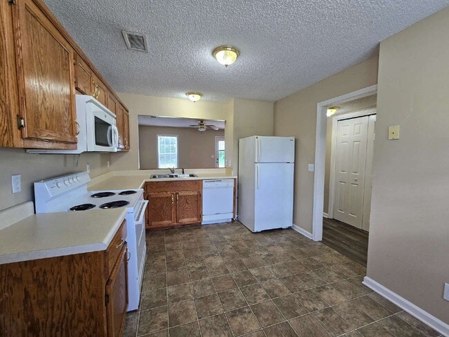 Building Photo - 2100 Ringgold Ct