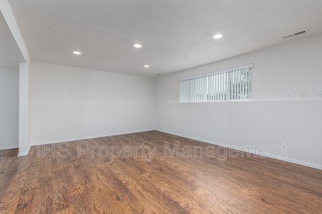 Building Photo - 905 W 33rd Ave