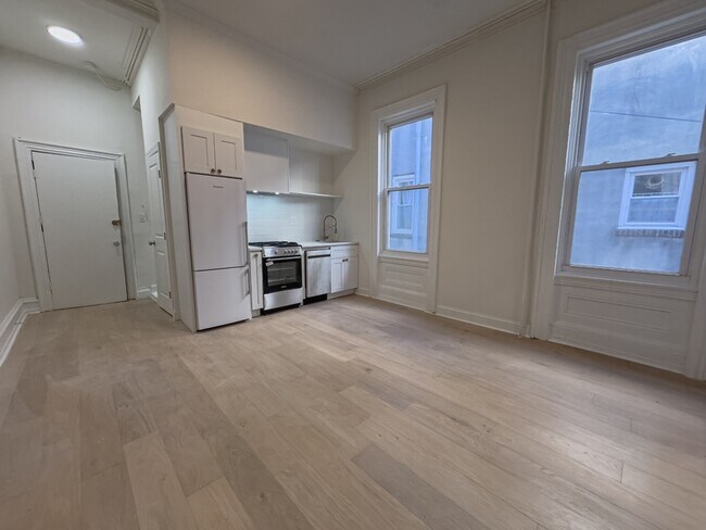 Building Photo - 2039 Green St