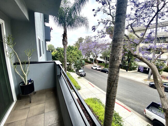 Building Photo - 1250 Kings Rd
