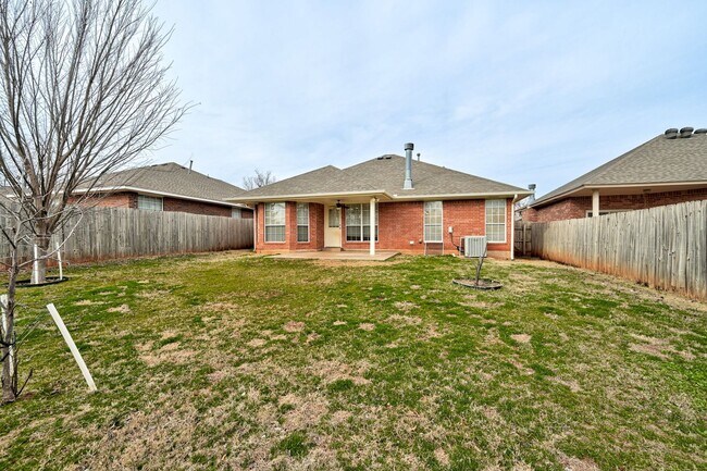 Building Photo - Gorgeous 3 bedroom 2 Bath Home in the Heart of Edmond