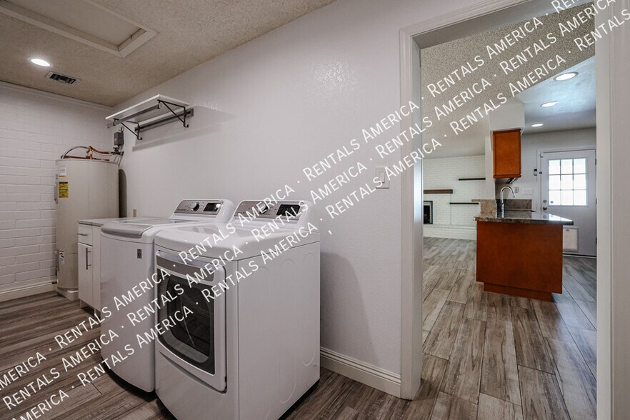 Building Photo - 10534 E Mercer Ln