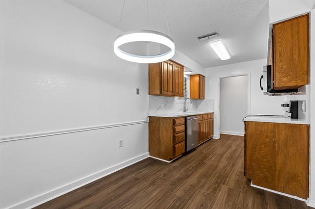 Building Photo - 6007 Brentcove Dr