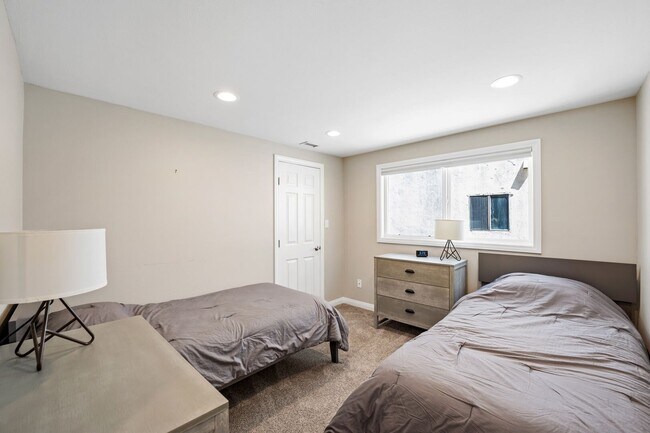 Building Photo - 5 Bedroom + 4 Bathroom Home  | Ocean Opulence | Furnished Monthly Rental
