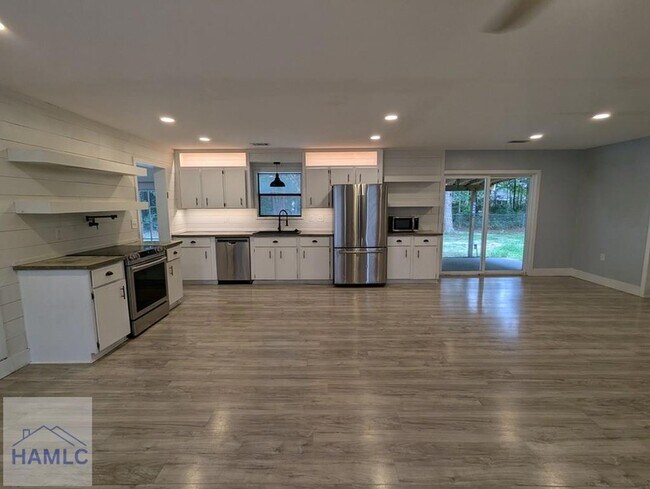 Building Photo - 600 Thornwood Way