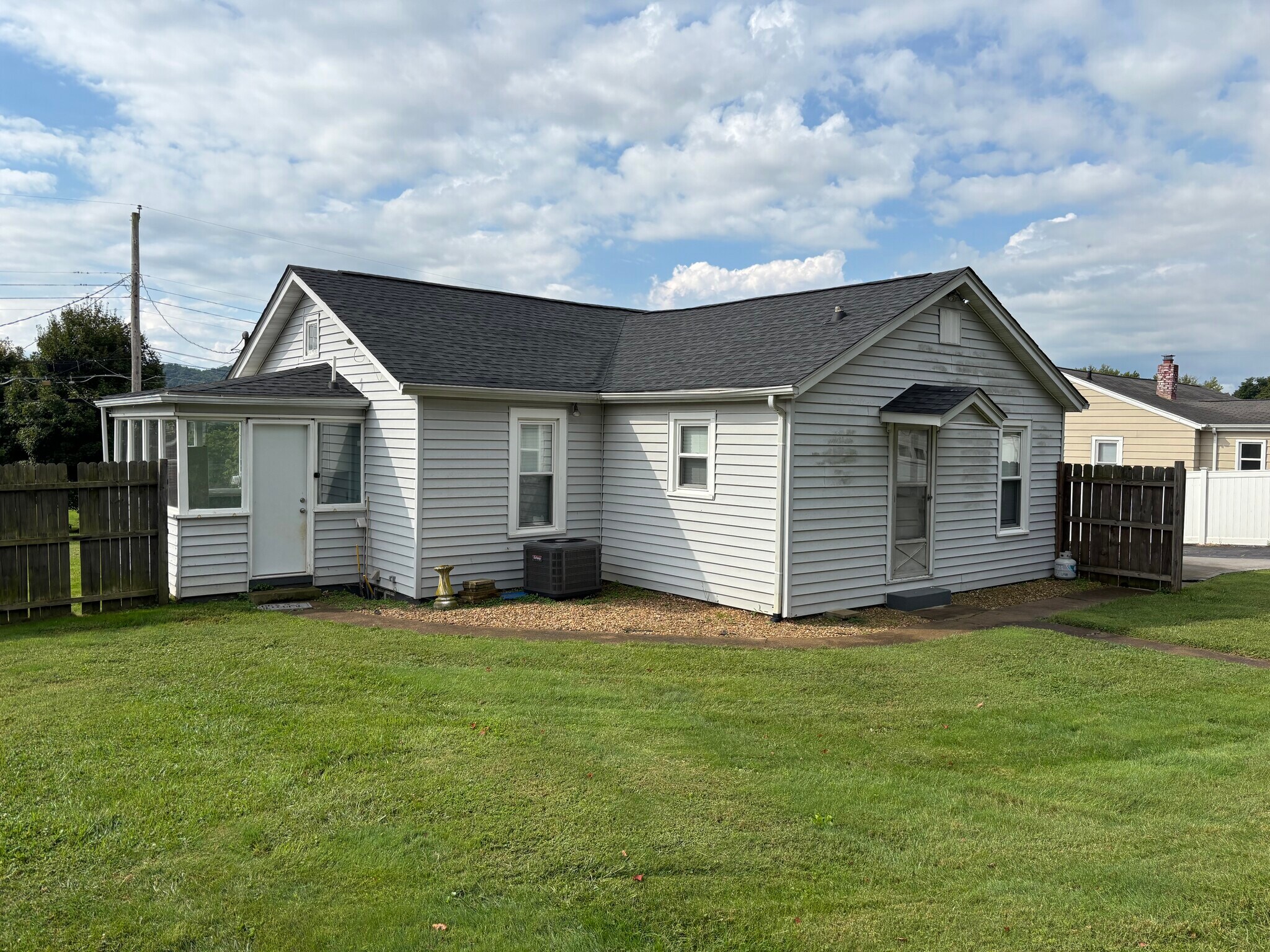 Beautiful backyard - 2459 Bradley St