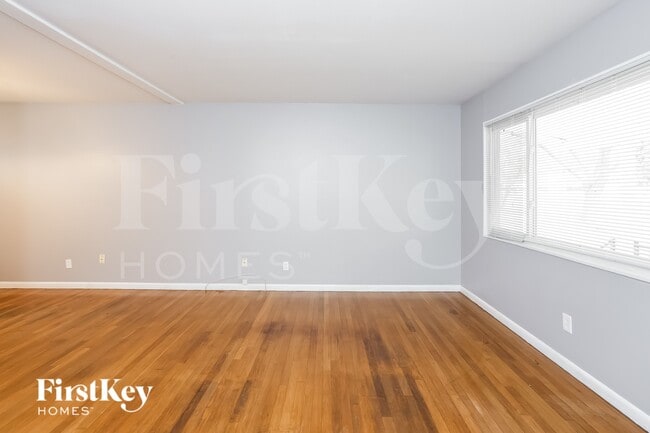 Building Photo - 1095 Ozment Dr