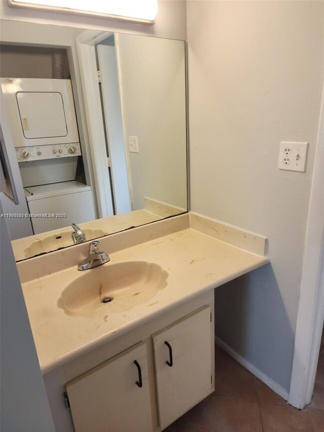 Building Photo - 6061 Shaker Wood Cir