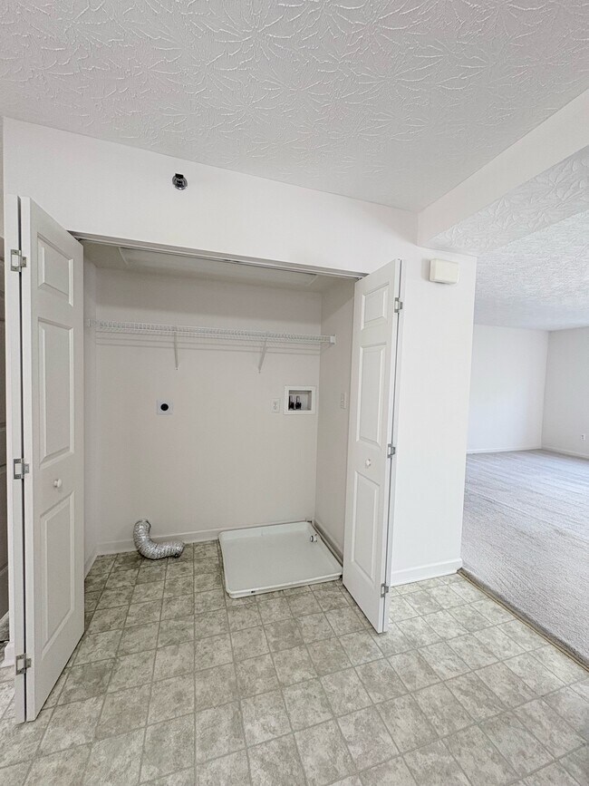 Building Photo - 38 Rosette Ln