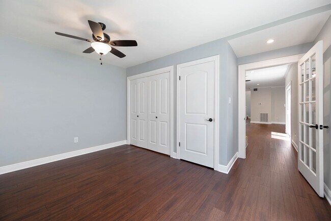 Building Photo - 2470 Country Club Dr