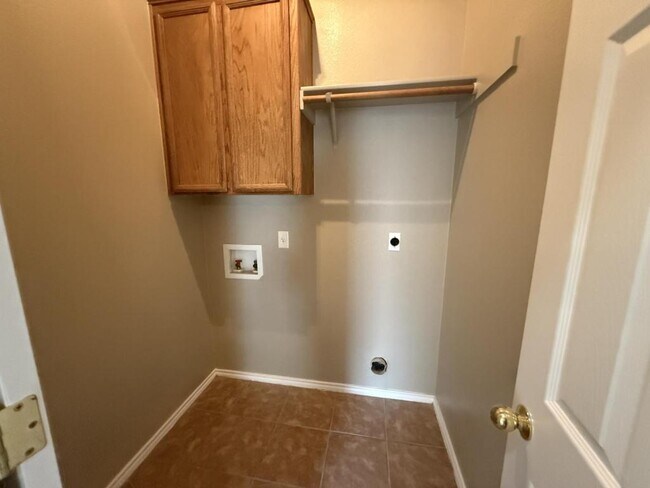 Building Photo - 4205 Cambridge Dr