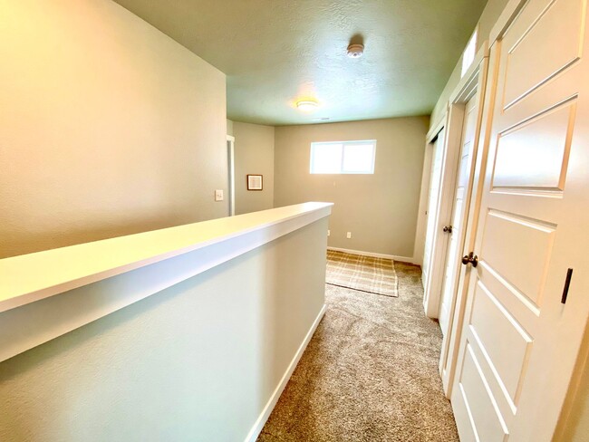 Building Photo - 3 Bedroom 2.5 Bath w/Community Pool AVAILA...