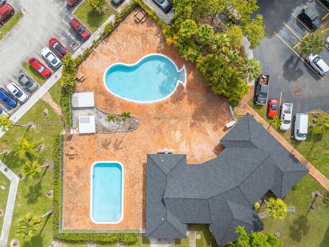 Building Photo - 9001 SW 77th Ave