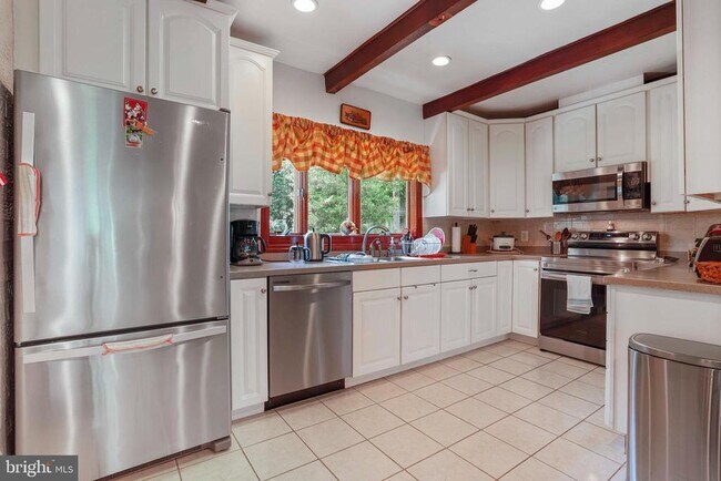 Building Photo - 5135 Summit Dr