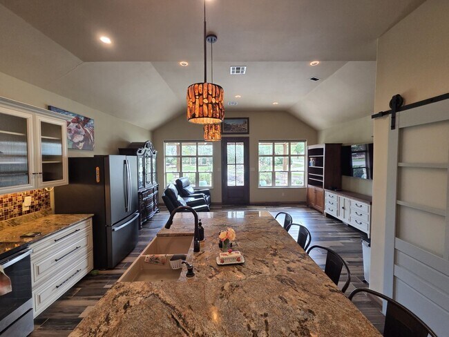 Building Photo - Custom built condo! Country Living! Offered unfurnished OR furnished!