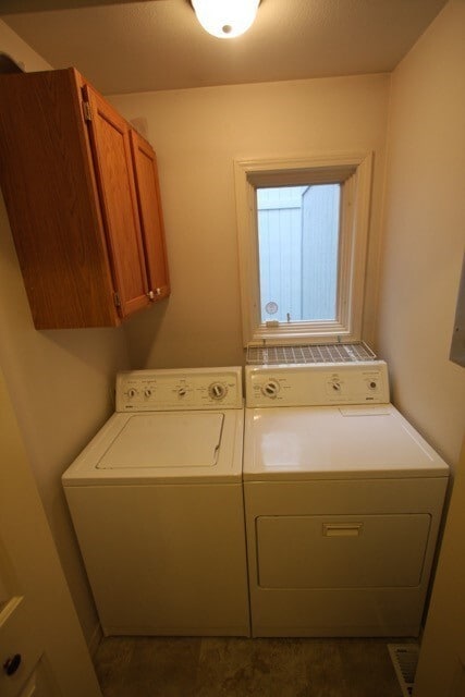Building Photo - Large 3 Bedroom Updated Townhouse w/ Fence...