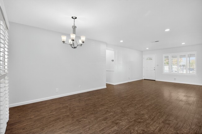 Building Photo - 899 Ebbetts Dr