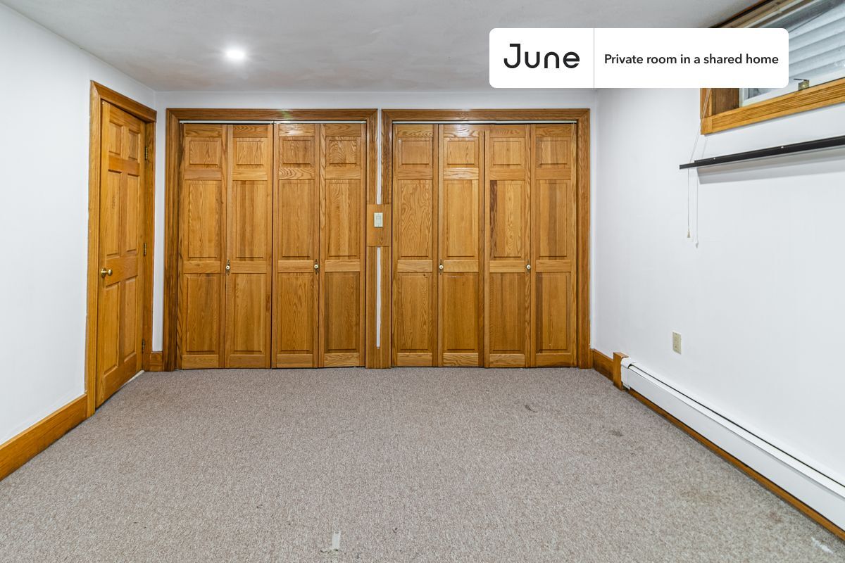 Building Photo - Room in Shared 5 bed/2 bath home